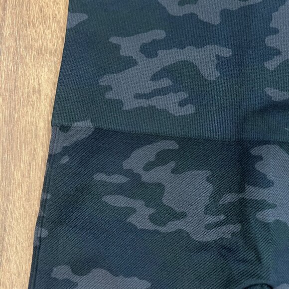 NEW SPANX EcoCare Seamless Black Camo Leggings - Picture 4 of 9